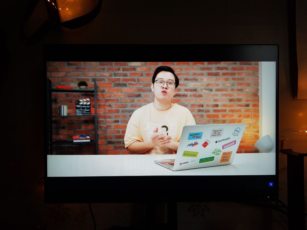 Màn hình ship tới nhanh và cẩn thận. Chất lượng hiển thị tốt. không có bị hở sáng màn hình. Độ chính xác màu cao (mình đã *** chỉnh màu ảnh và cho ra màu chính xác trên các màn hình máy tính và điện thoại khác nhau). Rất tốt trong giá tiền Màn hình ship tới nhanh và cẩn thận. Chất lượng hiển thị tốt. không có bị hở sáng màn hình. Độ chính xác màu cao (mình đã *** chỉnh màu ảnh và cho ra màu chính xác trên các màn hình máy tính và điện thoại khác nhau). Rất tốt trong giá tiền