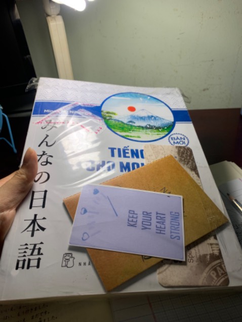 Quà tặng kèm đáng yêu, sách sạch đẹp Quà tặng kèm đáng yêu, sách sạch đẹp