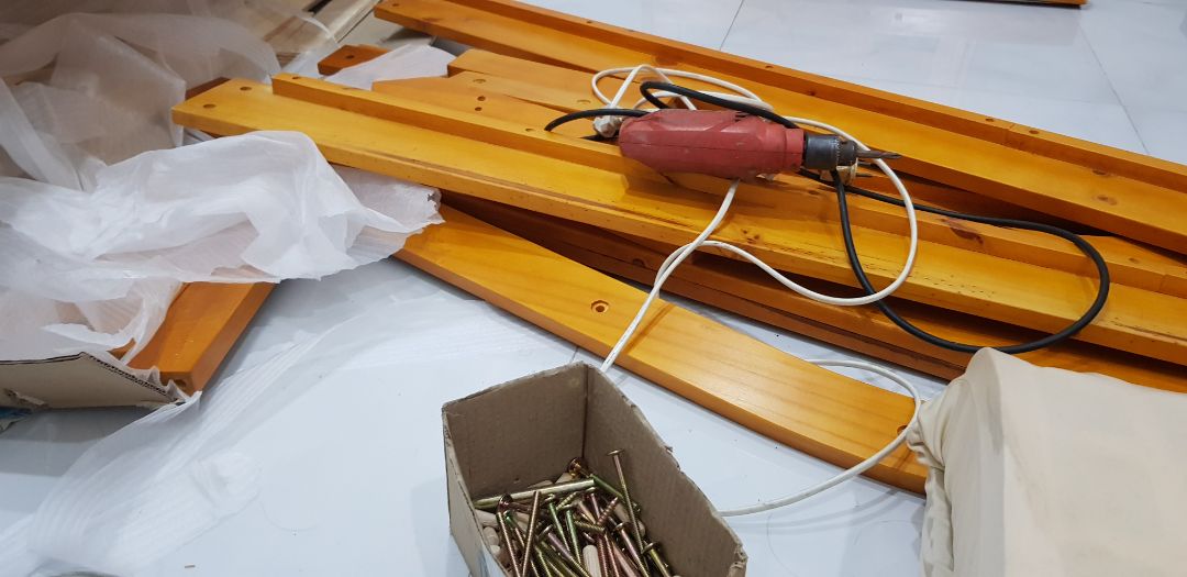 ổn. shop giao thiếu vào món, nhưng đã bổ sung. giường khá chắc chắn. 
Lưu ý. là không dùng chiếu được, do chỉ giường hở rộng. nệm thì đỡ ổn. shop giao thiếu vào món, nhưng đã bổ sung. giường khá chắc chắn. 
Lưu ý. là không dùng chiếu được, do chỉ giường hở rộng. nệm thì đỡ