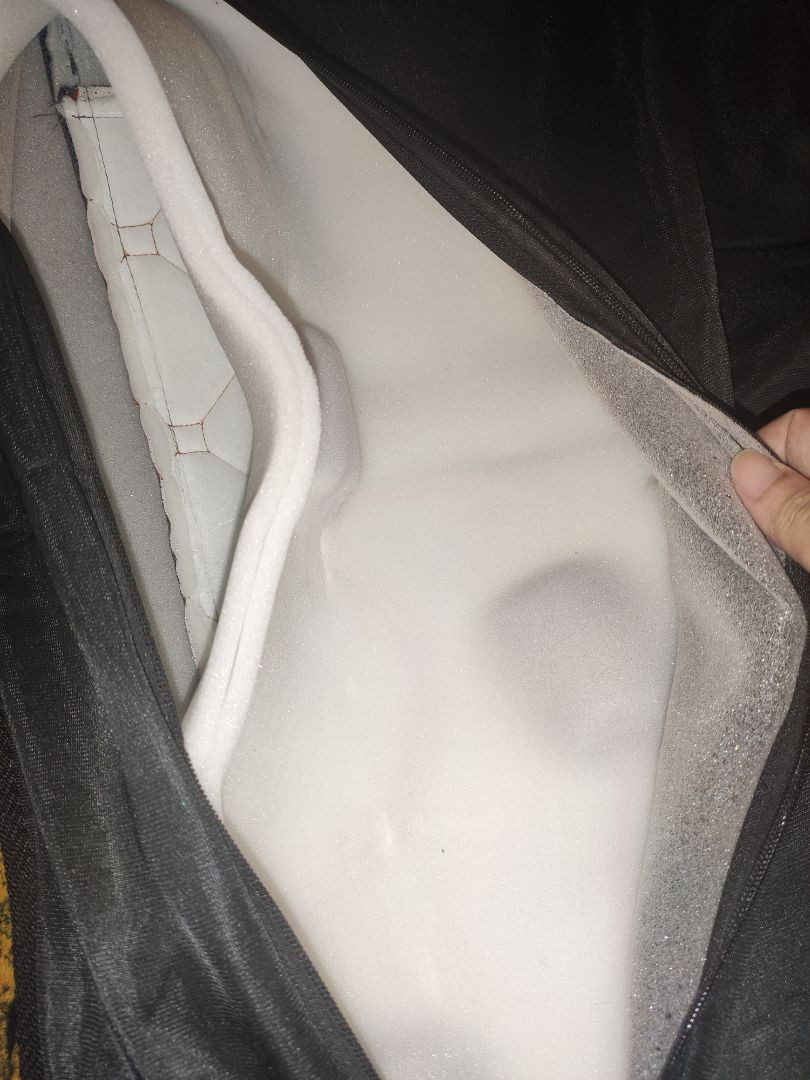 nệm mỏng nhẹ. công suất quá yếu k thấm vào thịt.ko có tuổi với cái Homedics đang xài rung như xe giường nằm.cái gối cứng xoay cấn đau đầu.nhét vào cổ thì khó k chạm đc.được cái loa nghe Bluetooth mới lạ. mua tiki được trả hàng gấp luôn.may quá :(