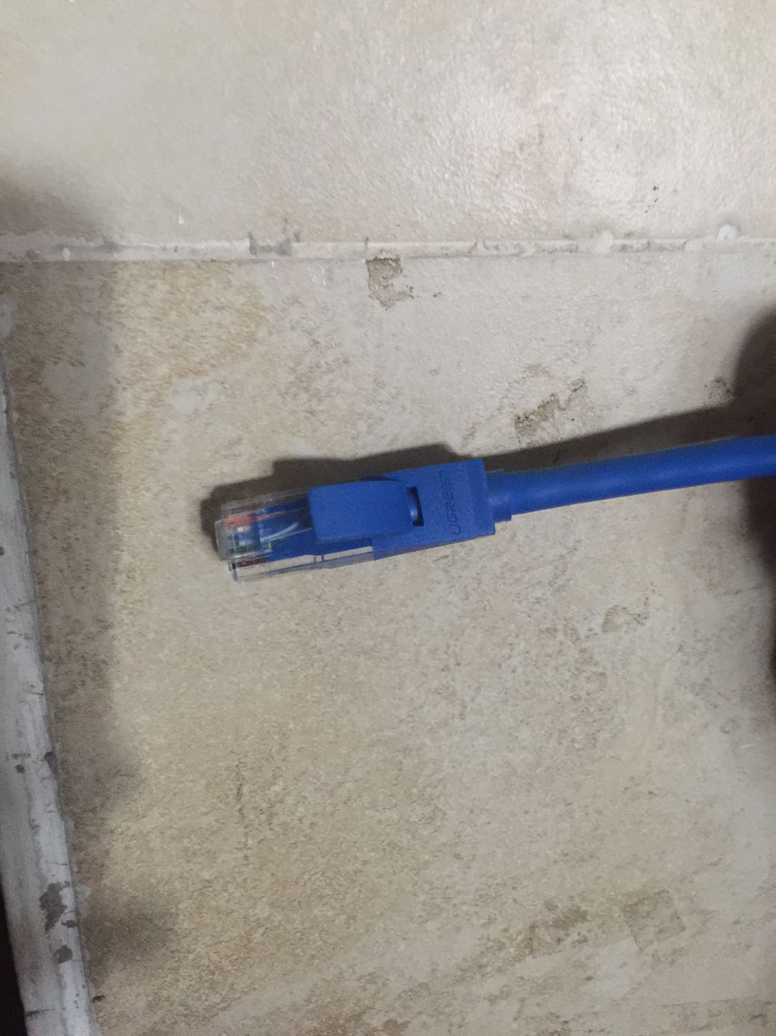 Cáp đúng chính hãng Ugreen lun, dây chắc chắn được gói trong bọc nilong bỏ trong hộp nhìn rất lịch sự. Đầu cáp dạng đúc nên ko sợ tụt như đầu cáp bấm thông thường. Theo như nhà sản xuất thì đạt chuẩn cat6 nên tốc độ truyền tải nhanh. Vỏ bọc ngoài dây khá cứng chứ ko mềm như các loại cáp thông thường cho các bạn thoải mái đi dây ko sợ ảnh hưởng chất lượng bên trong. Sản phẩm còn nhiều kích thước khác nhau phù hợp với nhu cầu của nhiều người. Chúc các bạn mua sắm vui vẻ!