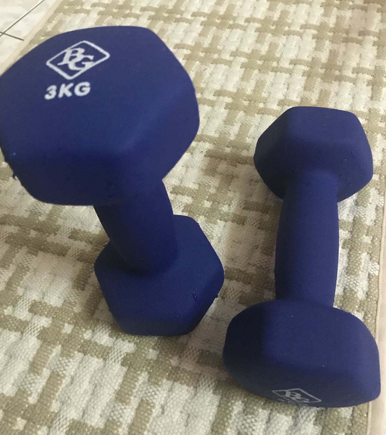 Màu ,kg : giong nhu mô ta => gon,dep
Chat luong :cầm cam giac chắc chắn nhung de tap thgian moi biet dc độ bền
 
P/s: cach 1 ngay ma len xem lai mau thay giam 33k ( tức ? ) 
Tiki giao hang nhanh?