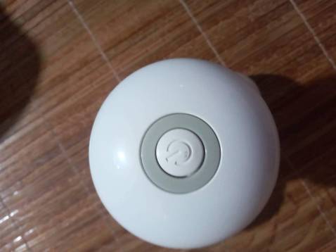 Máy này tốt tuy nhiên là dùng pin AAA chứ ko phải là chế độ sạc. Khi mình nhắn về trang để được tư vấn thì bên trang đã báo là thiết bị sạc bằng điện ko cần thay pin. Bạn nào muốn sạc qua nguồn điện thì ko nên mua sp này. 

Hàng gửi về đóng gói rất tốt, nhưng tư vấn không đúng mình đánh giá thấp.