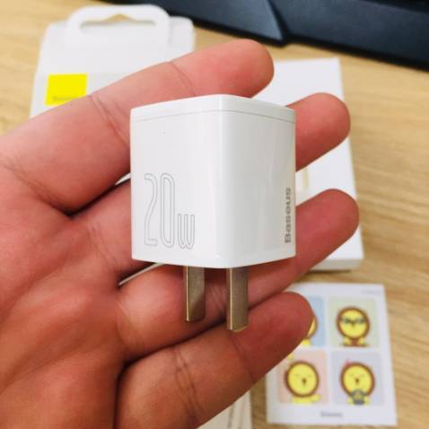 Củ sạc nhanh và không nóng , nhỏ gọn thẩm mỹ. Hàng chính hãng có tem bảo hành và shop đóng gói rất cẩn thận. Thanks!