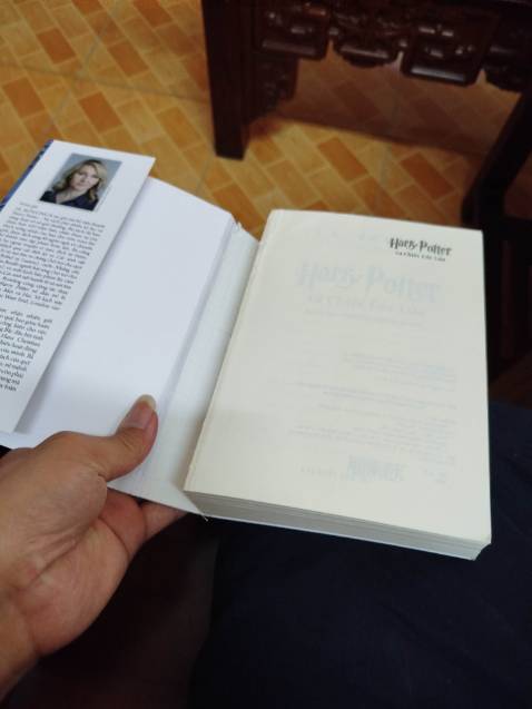 Giao hành nhanh, đúng hẹn. Tuy nhiên cuốn này dày mà ép gáy sách không tốt nên bung ngay Giao hành nhanh, đúng hẹn. Tuy nhiên cuốn này dày mà ép gáy sách không tốt nên bung ngay