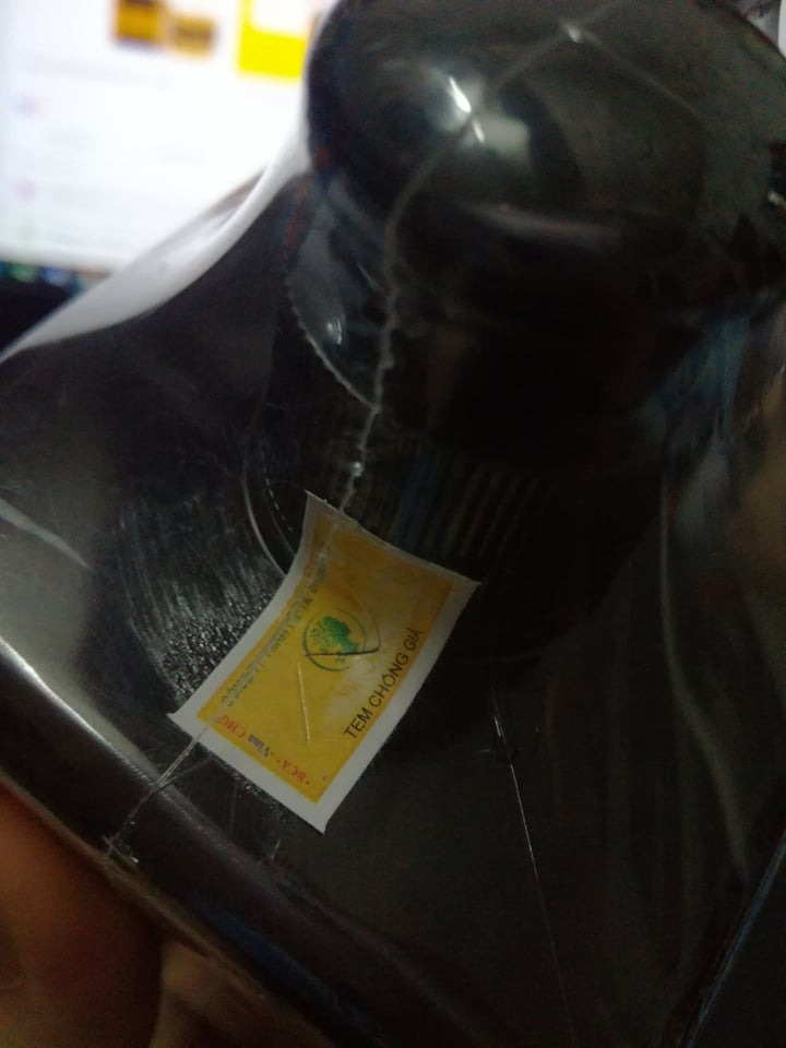hàng ko giống trong hình,
hàng ko giống chai trước mình đã dùng , tem chống giả cũng khác
mở ra mới ngửi mùi cũng ko giống chai trc mình đã dùng