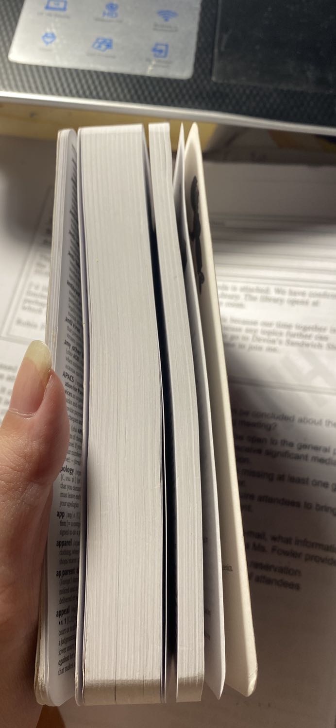 Mới mua nhưng không có bọc ni lông giống như quyển dictionary pocket bình thường. Và bìa hơi xước nữa