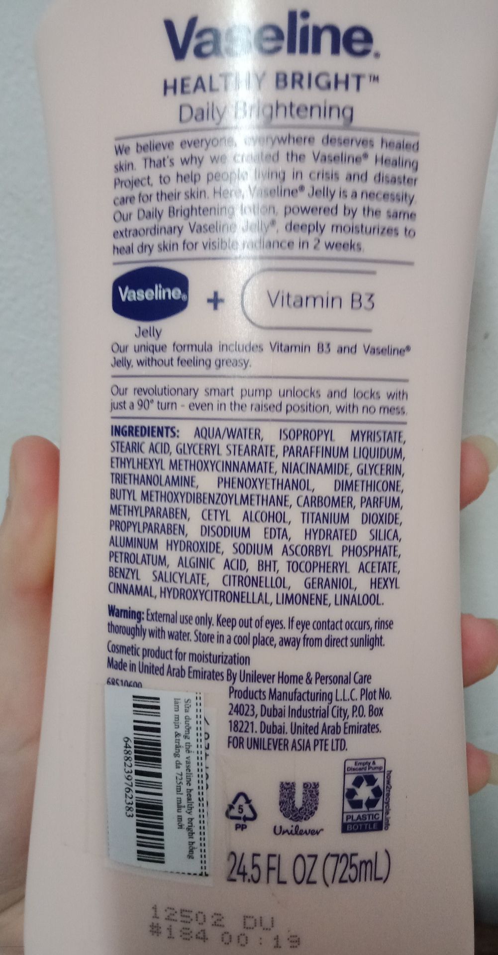 kem thấm vào da sau tầm 3p. mùi lúc đầu hơi nồng nhưng 30p sau sẽ đỡ mùi hơn. dưỡng ẩm ok. hiệu quả trắng da sau khoảng 2 3 tháng