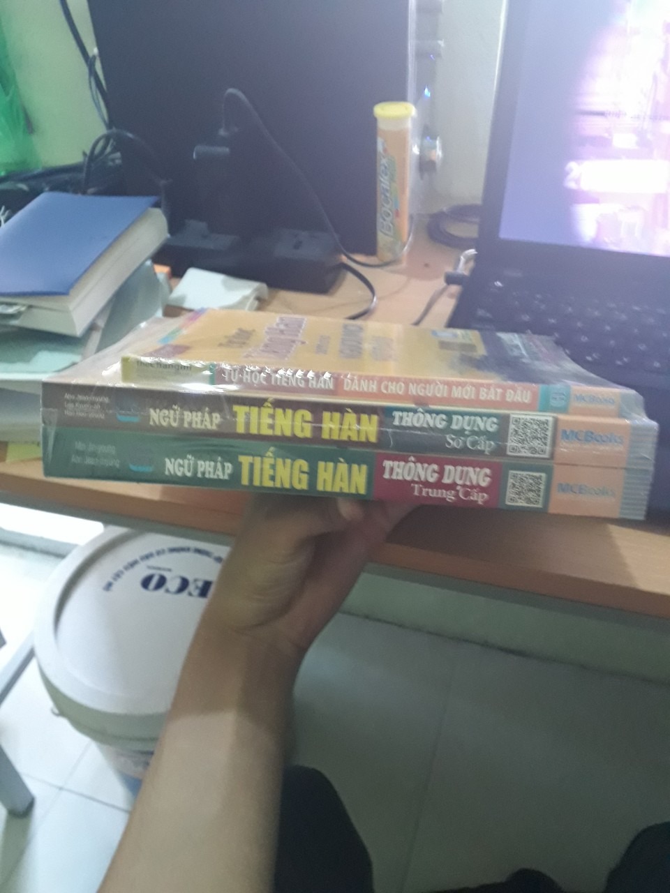 Cảm ơn tiki nhiều. Tiki ko cần phải quảng cáo nhiều bởi vì chất lượng sản phẩm và đội ngũ suport quá OK. Cảm ơn nhà xuất bản rất nhiều.