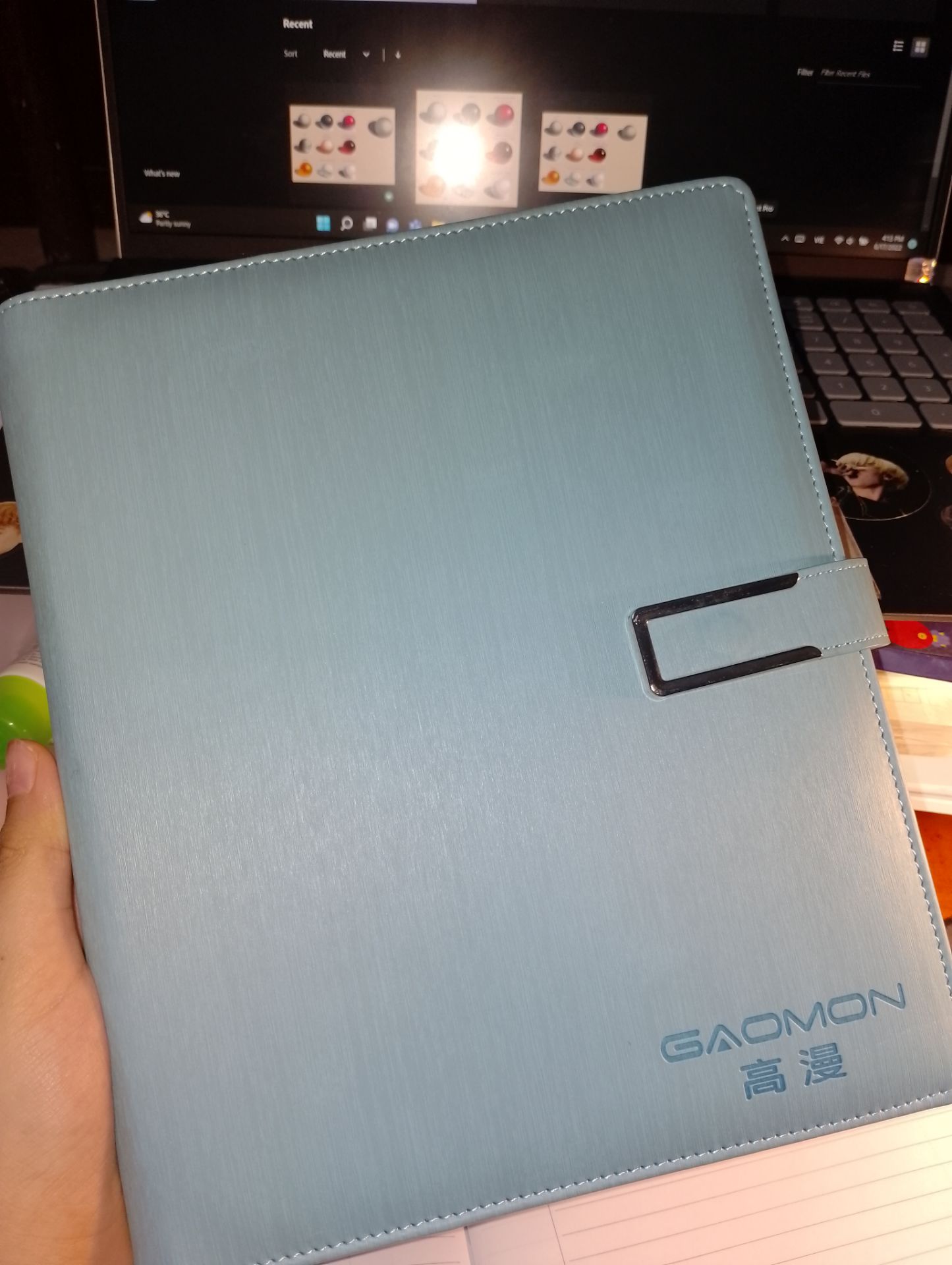 bảng vẽ dùng tốt, nhỏ gọn tiện lợi lắm nhé mn. nên mua nha