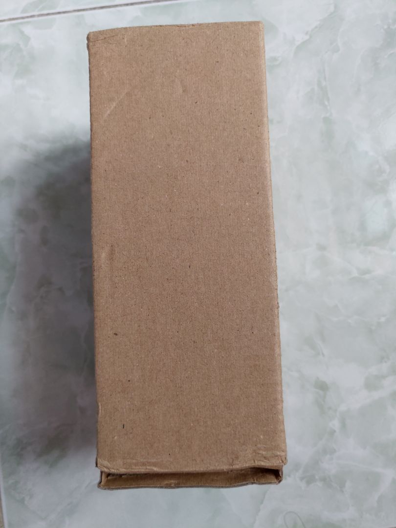 Sữa rửa mặt ban đầu dùng ,da mặt mình bị rát và đỏ lên nhưng sau thời gian ngâm cứu tìm hiểu cách để dùng hợp lý (do bạn gái hướng dẫn cách dùng hợp lý haha) bây giờ mặt mình đã đỡ mụn vs nhờn trên da mặt rất nhiều , sản phẩm dùng tốt ban đầu mình thấy được da liễu khuyên dùng nên đặt xem , không ngờ tốt như vậy