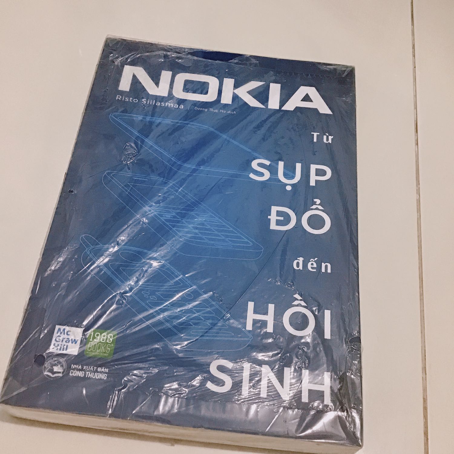 Chưa xem nên chưa rõ nội dung nhưng về hình thức, sách được bọc nilong kĩ càng dù có hơi nhiều bụi. =)) Giao hàng đúng hẹn.