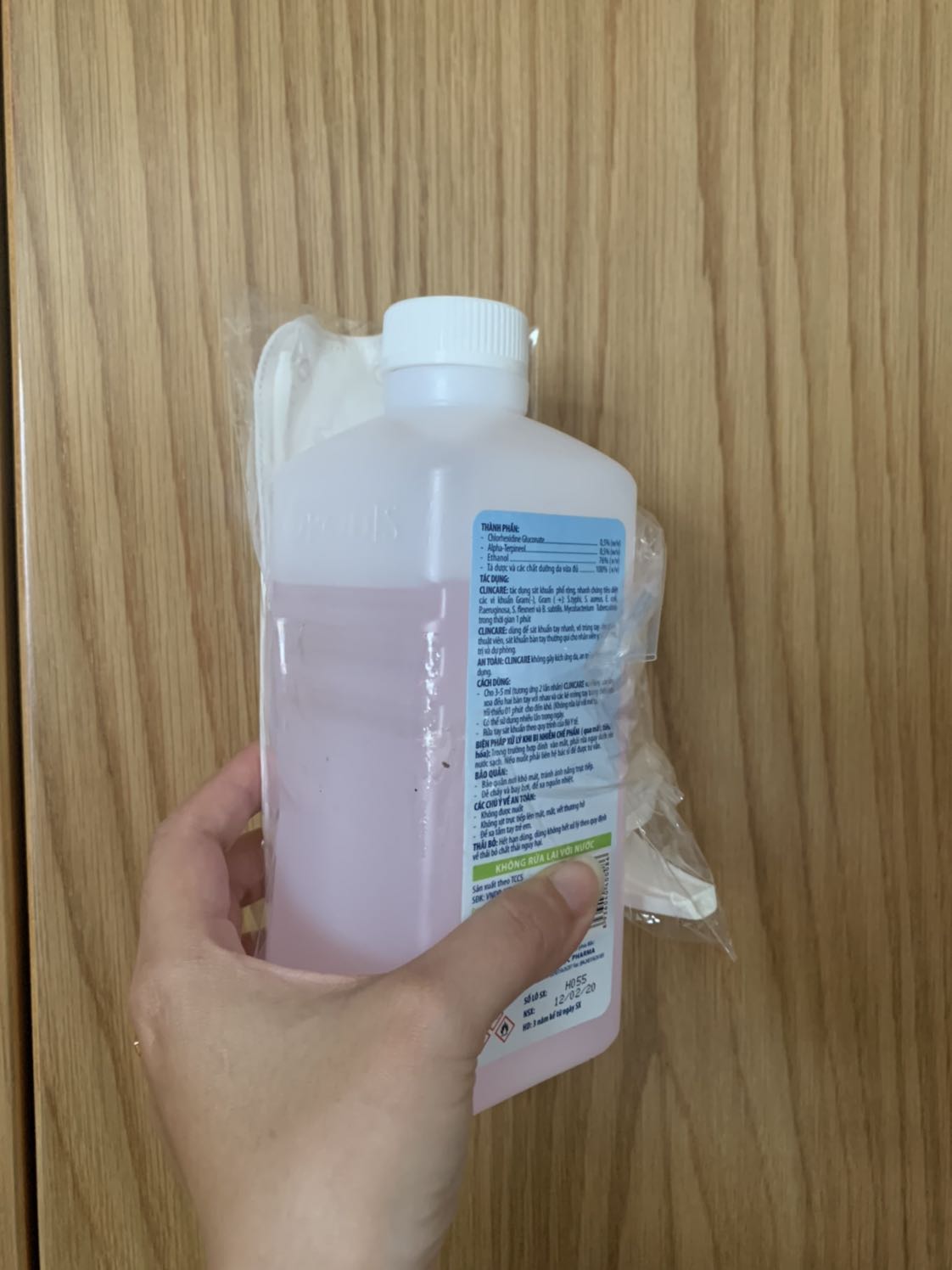 Không hài lòng về sản phẩm lắm! Nắp vặn không chặt! Bị vơi như vậy, chắc đã bị đổ trong quá trình vận chuyển!