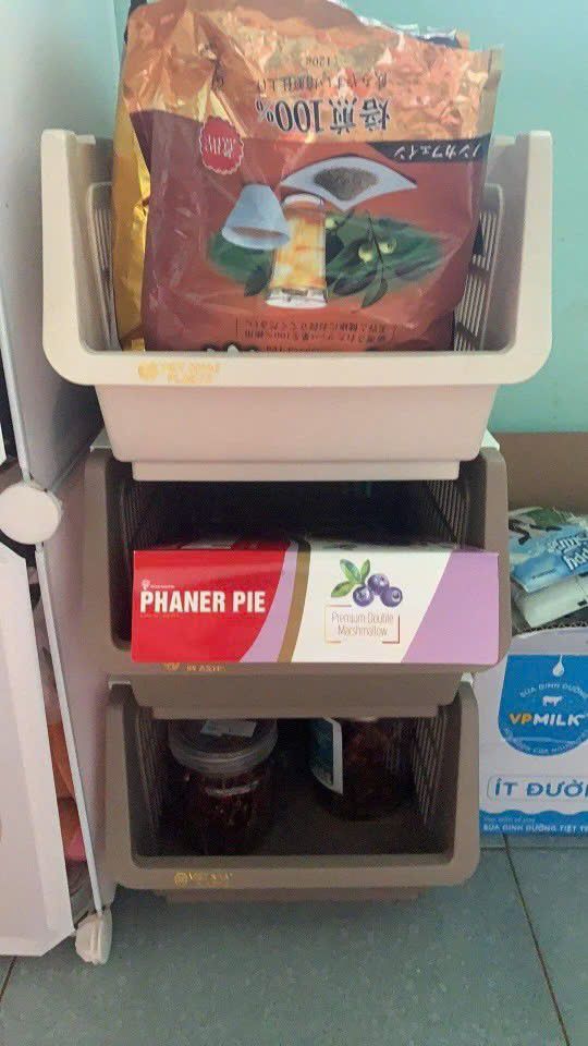 Kệ xinh , chắc chắn ,có bánh xe như quản cáo