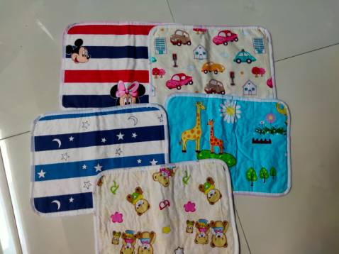 tấm lót đẹp và dầy dặn lắm ạ, shop giao hàng nhanh, đóng gói kỹ, sẽ ủng hộ shop thời gian tới. Mọi người nên mua