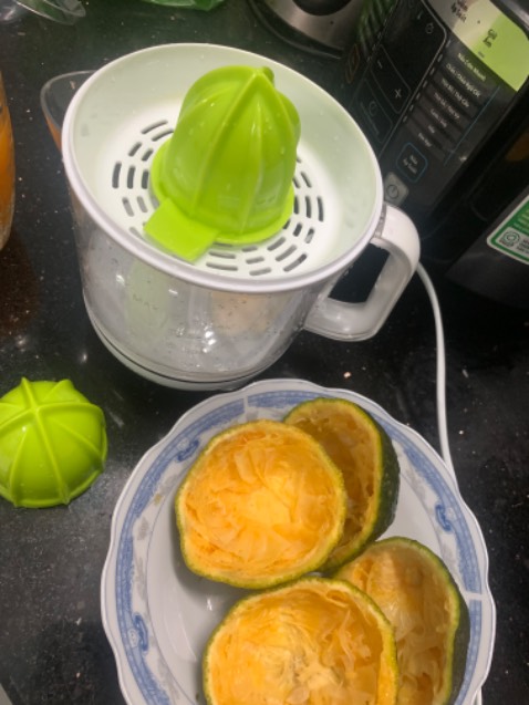 Giao hàng nhanh ,chưa đầy 24h  ,tét thử thấy máy chạy êm ,vắt hết nc ,máy mạnh ,kiểu dáng đẹp ,rất  thích hợp cho gia đình ,rất tuyệt vời ,sẻ giới thiệu bạn bè mua dùng 👍👍