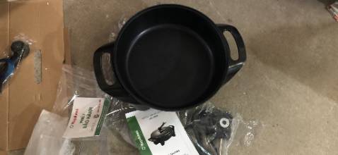 Tên nồi lẩu 2 ngăn nhưng giao sp nồi lẩu 1 ngăn. Nhắn nói shop thì nói là vách di động, mình kiểm trong hàng không có nên shop nói giao bù lại cho mình. rồi lại nói hãng cung cấp sai hình nên sẽ thu hồi đổi mới báo bình bù thêm 100 mình cũng đã chấp nhận. Giờ nói mình đổi hàng của shop khác để báo shop đổi. Mình không cần shop đổi mới chỉ cần shop đưa đúng sản phẩm lẩu 2 ngăn. thiếu cái vách ngăn thì giao vách ngăn thiếu cho mình. Shop lươn lẹo. Lừa đảo