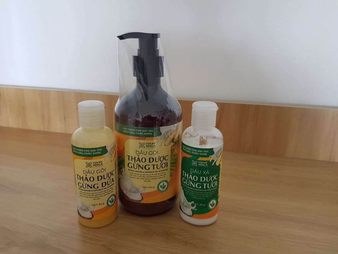 Đã nhận hàng từ gian hàng Cỏ Cây Hoa Lá chính hãng, nhận đc thêm quà tặng bộ đôi gội xả gừng dừa bé xinh. Đây là lần 2 mua sp, sp sử dụng rất ok, mượt tóc và giảm rụng tóc thấy rõ