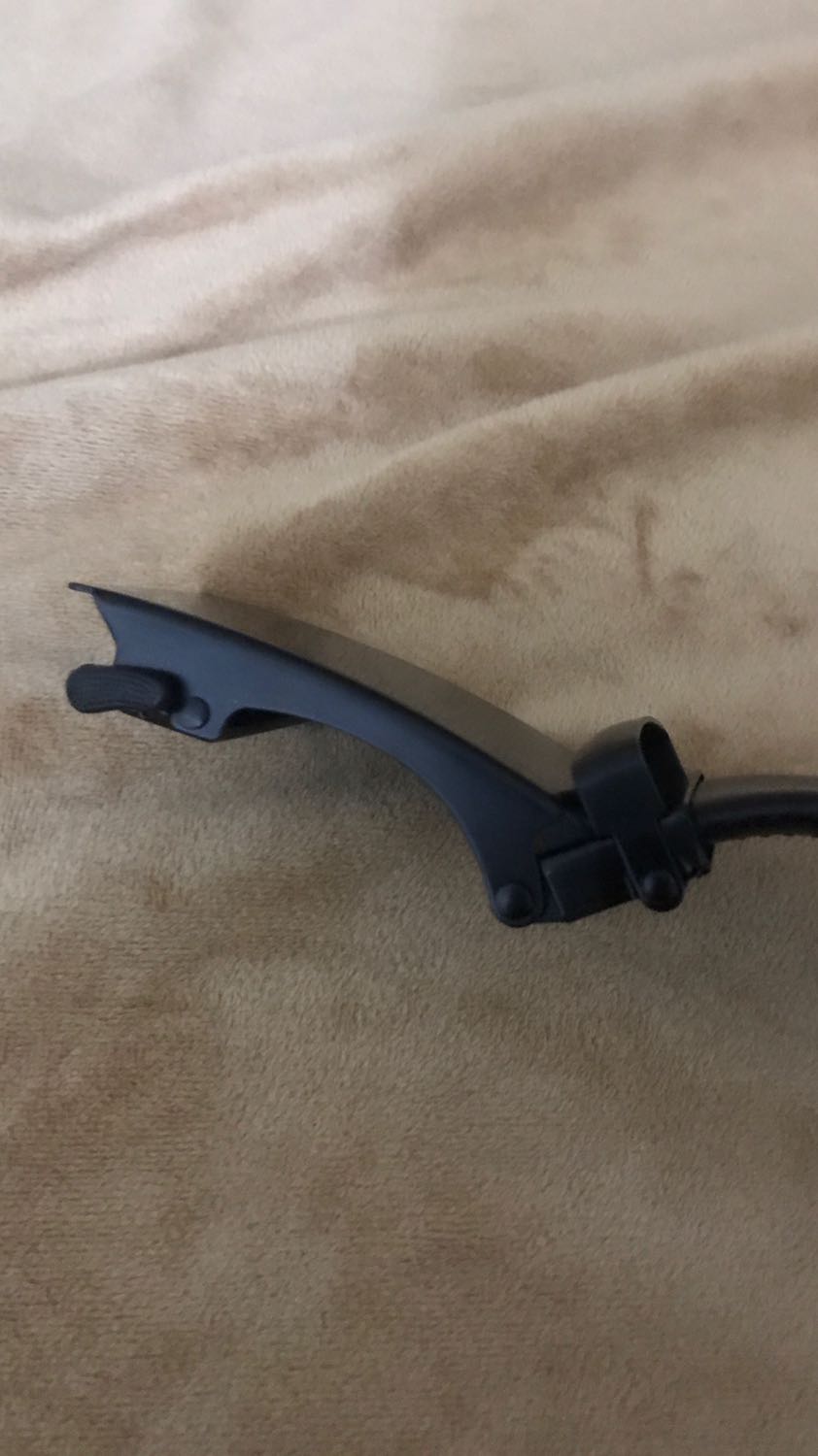 Thắt lưng mặt đẹp, trông đơn giản nhưng chất, đẹp khỏi chê. Dây da dài và mềm mại. Thiết kế khoá tinh tế dễ đeo. Đường may tỉ mỉ. Một sản phẩm giá rẻ nhưng chất khỏi chê luôn. Hàng tốt đáng mua. Ủng hộ shop.❤️❤️