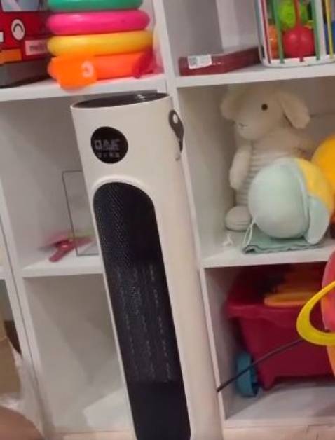 Shop giao hàng nhanh, bọc hàng kỹ chắc chắn. Máy chạy êm, không bị khét, máy không đốt oxi nên dùng lâu không có cảm giác bị bí ngột, rất an toàn. Máy cũng gọn nhẹ nên mình xách đi các phòng cũng dễ dàng.Nói chung là ưng, sẽ ủng hộ shop những lần sau.