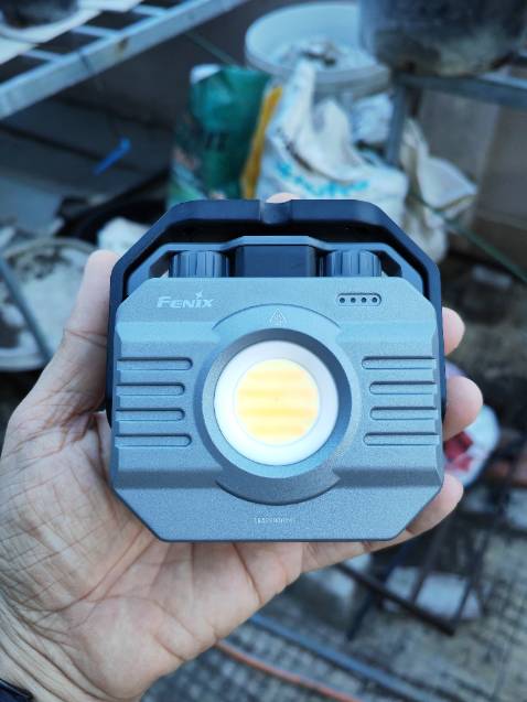 Tuyệt vời! Rất xứng đáng. Không thể tìm được đèn pin nào ngon như vậy.