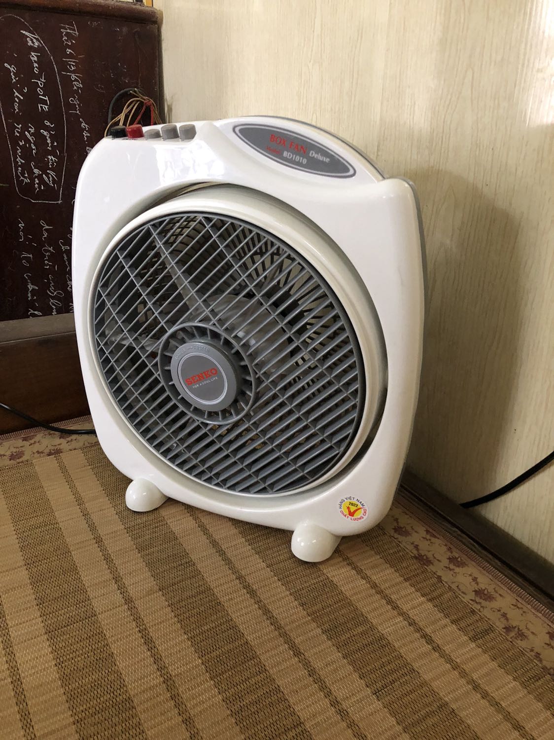 Quạt chạy êm, hàng mới sản xuất tháng 3/2022
Nhưng sao đóng gói niêm phong trong bọc nilon mà mở ra đã thấy có nhiều vết xước nhẹ rồi nhỉ, hàng đóng niêm phong trong bọc, bỏ vô thùng cattong rồi mà. Vậy là bị xước trước khi đóng bọc luôn rồi. Quạt chạy êm, hàng mới sản xuất tháng 3/2022
Nhưng sao đóng gói niêm phong trong bọc nilon mà mở ra đã thấy có nhiều vết xước nhẹ rồi nhỉ, hàng đóng niêm phong trong bọc, bỏ vô thùng cattong rồi mà. Vậy là bị xước trước khi đóng bọc luôn rồi.