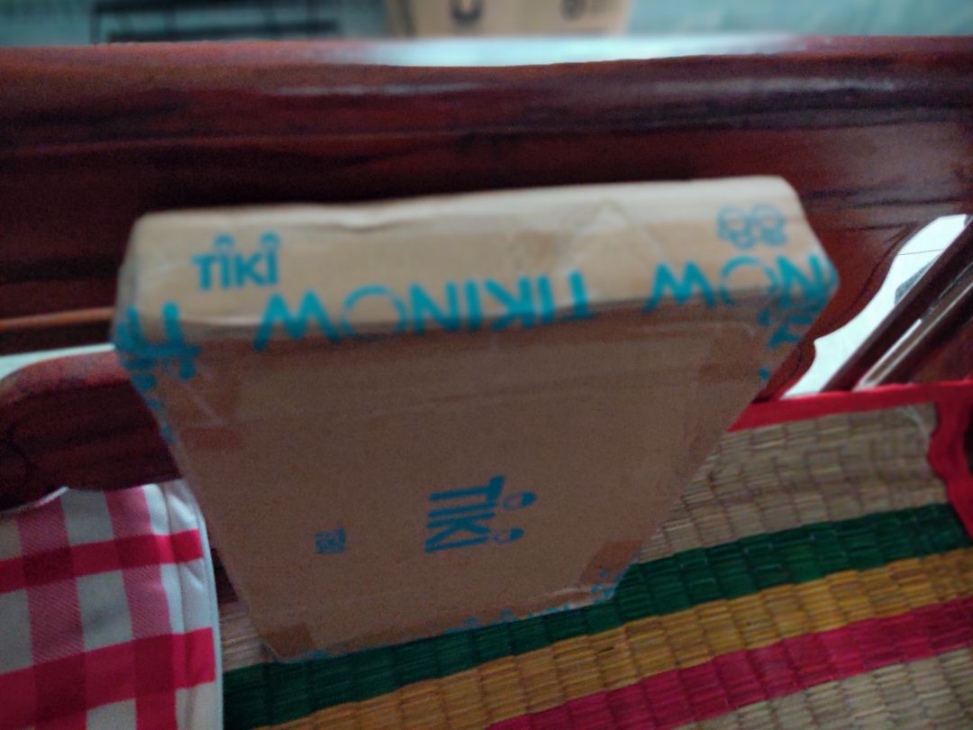 chất lượng sản phẩm thì oke, đáng giá nên mua nhưng cách gói hàng cần nên xem lại vì trong quá trình vận chuyển sẽ khiến gói hàng bị méo mó mất thiện cảm, nên cần cẩn thận hơn, trong hộp sản phẩm nên thêm vào 1 tờ giấy cảm ơn hẹn gặp lại!! hay 1 tờ giấy giới thiệu shop j đó để tăng thêm thiện cảm vs khách hàng!...