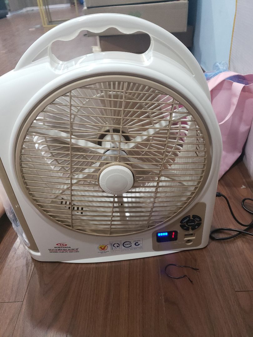 ng bán hàng có tâm đóng gói cẩn thận có chống sóc.  cắm sạc là lên điện ngay. Vẫn đang *** thời gian sạc và sử dụng mới biết đc nhưng nói chung khá ưng và hài lòng