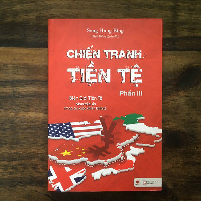 Mới nhìn vào là thấy Trung Quốc giữa trang và kí hiệu đồng nhân dân tệ to đùng rồi, kì này sách cũng dày cộm như 2 quyển trước, chưa đọc nhưng đoán sẽ là nói về TQ , để xem cách TQ thay đổi tỉ giá hối đoái so với đồng USD thế nào mà Trump lại quyết định trừng phạt như vậy