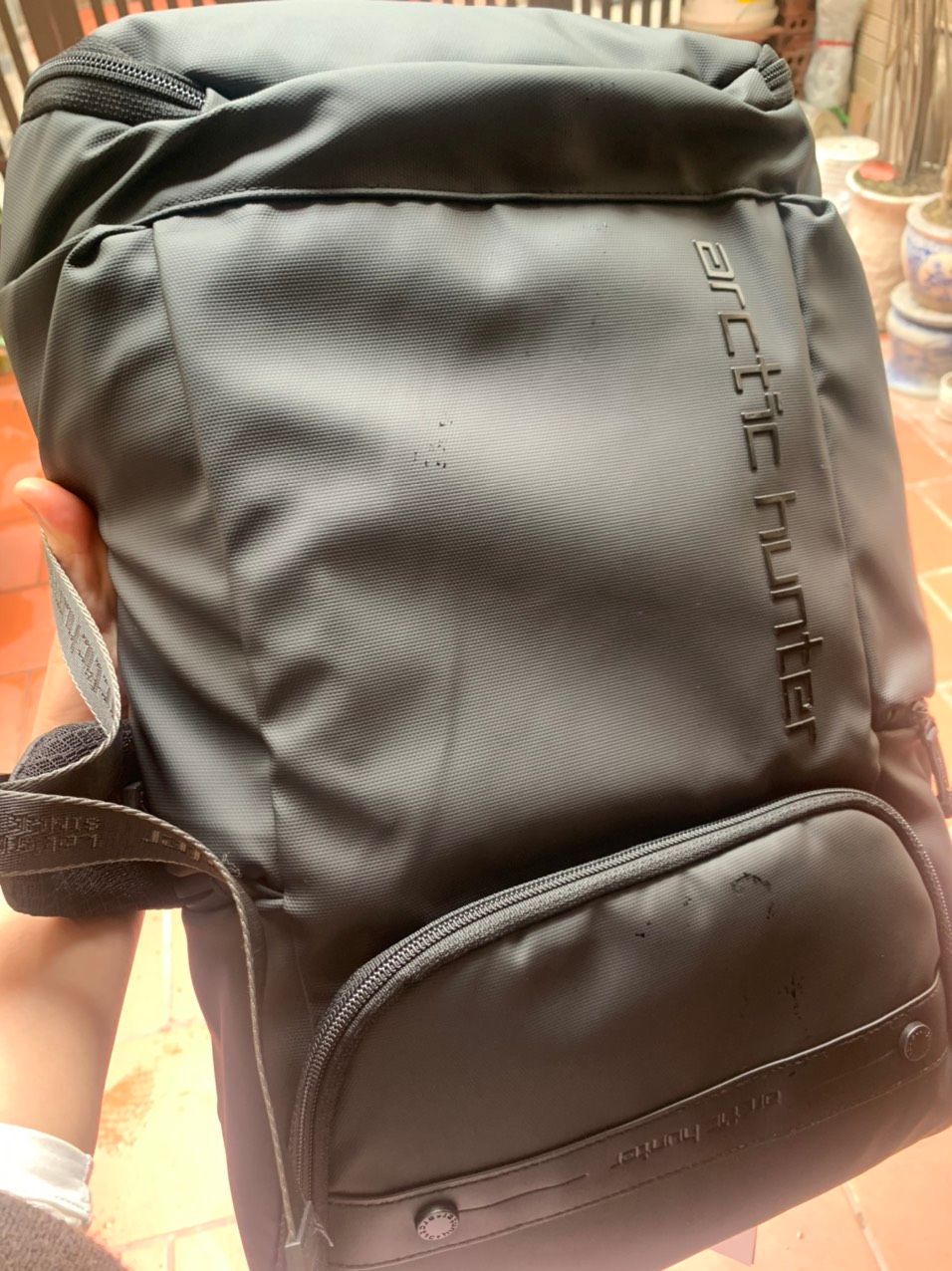 sản phảm rất tốt. mình nhìn là ưng luôn. sản phẩm đúng mô tả, vải dày, các ngăn và khoá bố trí hợp lý, có chống nước. Nói chung là ưng. Giao hàng hanh