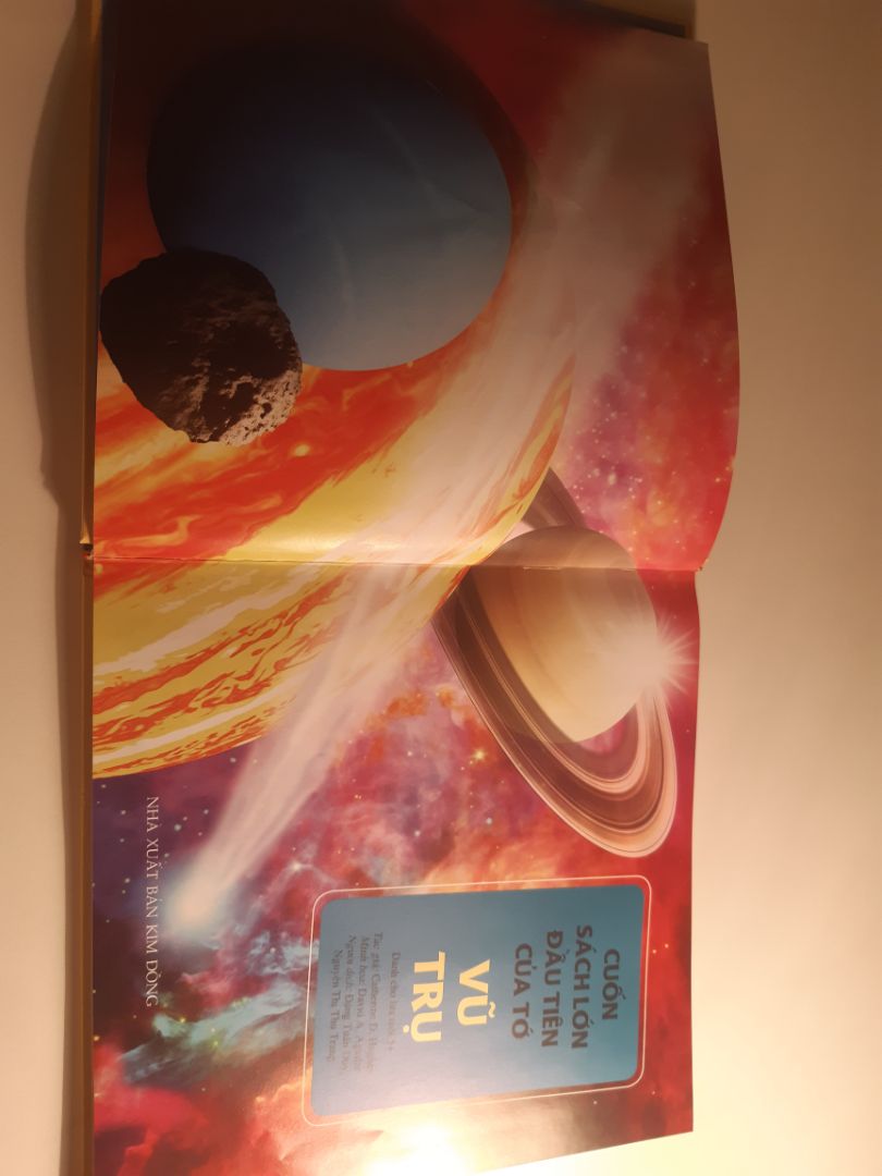 sách rất xinh ạ, giấy dày, hìn ảnh minh hóa bắt mắt, câu từ cũng dễ hiểu, e mìn rất thích, tiki giao hàng cũng rất nhanh luôn ạ, tuy hơi đắt nhưng mình vẫn cắn răng mua cho e😁