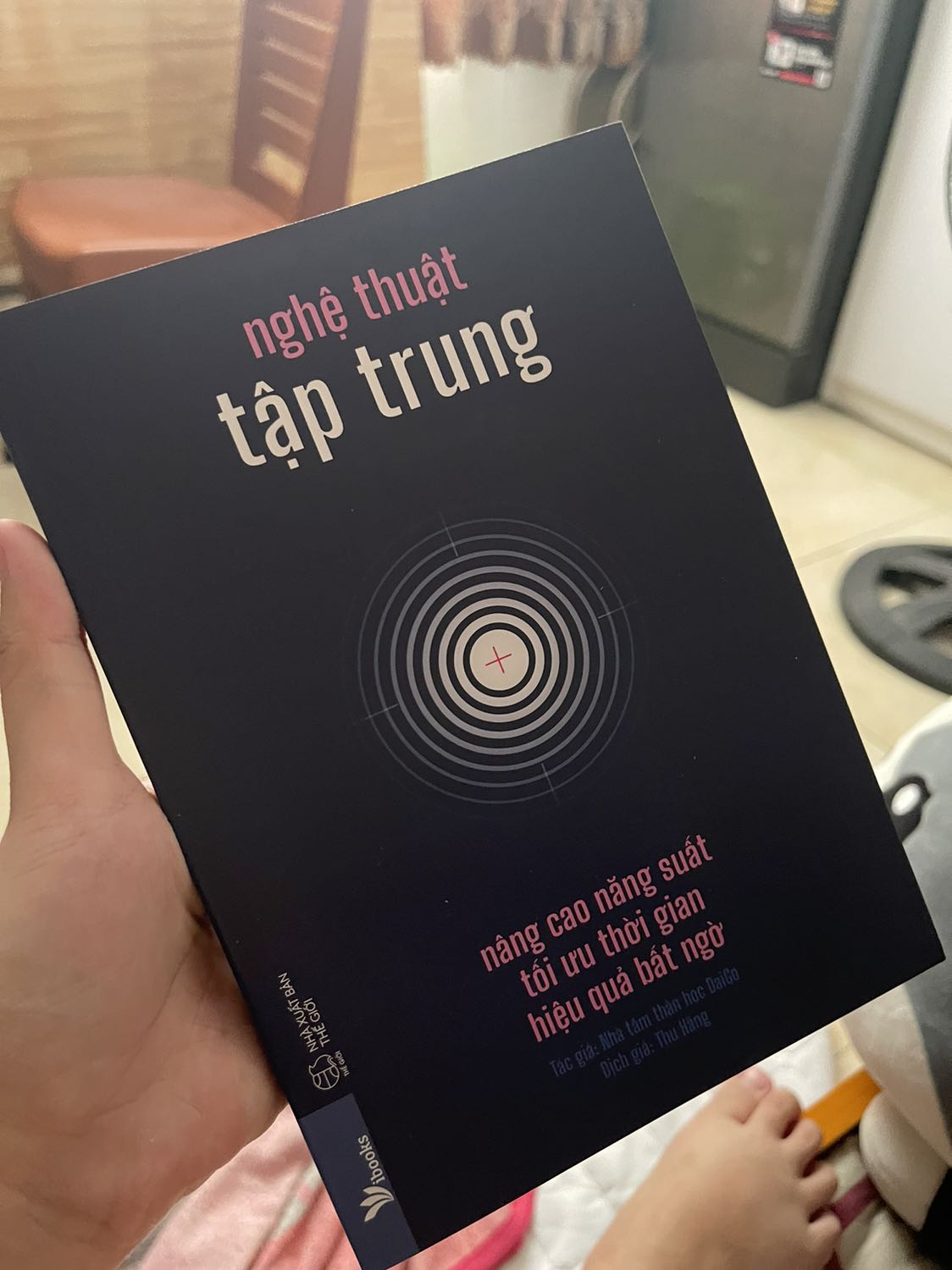 Chưa đọc nữa, nhưng mà giao nhanh, không bị móp méo gì cả