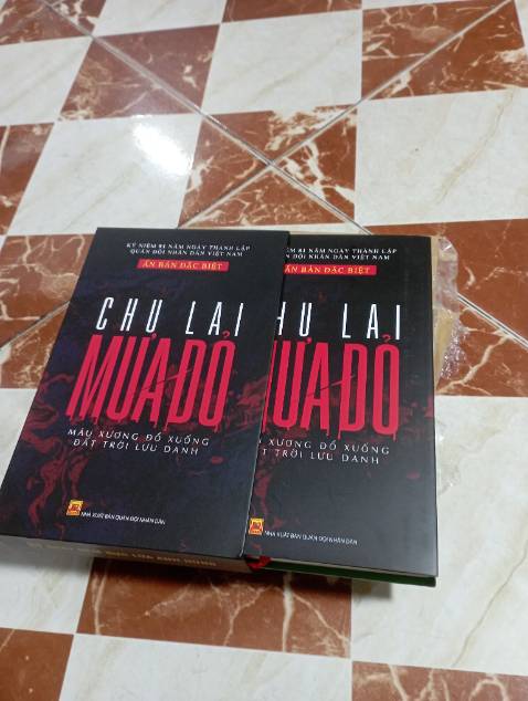 Đóng gói gọn gàng, sách rất đẹp, suýt nữa thì hoàn hảo nếu k bị một lỗi nhỏ