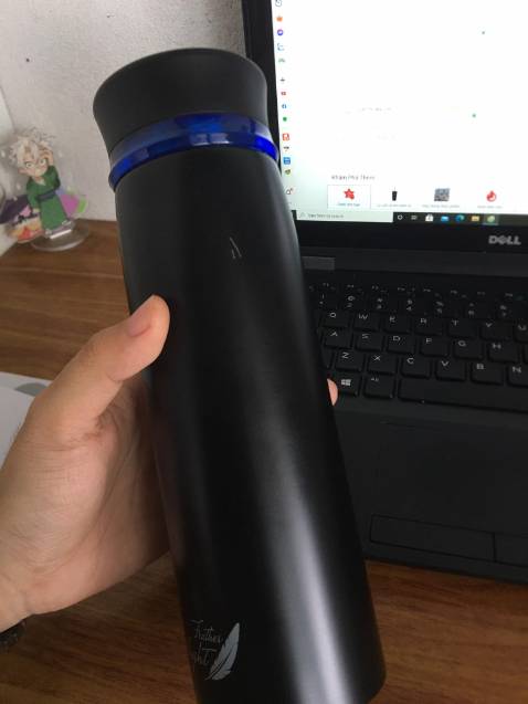 Nhận hàng thấy bình bị xước buồn ghê, tin tưởng vì chất lượng bình tốt, mua ở chỗ uy tín, đánh giá cũng cao nhưng khi em nhận hàng mà bị xước 2 chỗ khó chịu thật sự, về giao hàng thì nhanh, hàng nguyên vẹn nhưng giờ đổi trả thì rất mệt với rắc rối nên phải tạm chấp nhận dùng thôi.