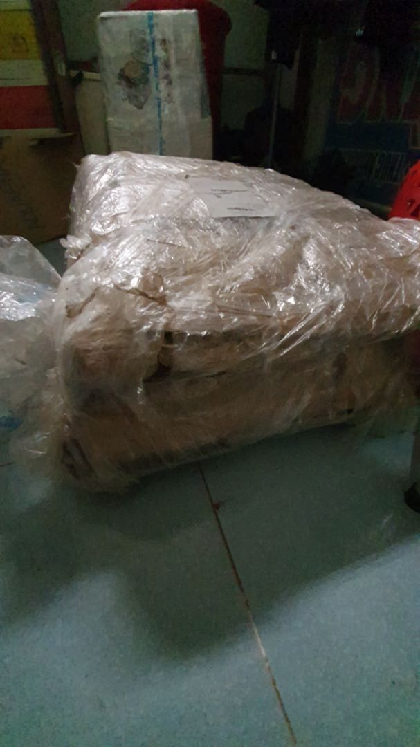 hàng chất lượng đóng gói kỹ càng,nhưng bên giao hàng quá ẩu tả để gói hàng dơ như đồ bỏ  chuột cắn xé nhìu chổ trên thùng, nhưng may là shop gói hàng kỹ,nếu ko thì gói tă coi như bỏ khi bị chuột cắn vào bọc tă.mong shop típ nhânn ý kiến
5sao cho shop
1 sao cho vận chuyển J&T