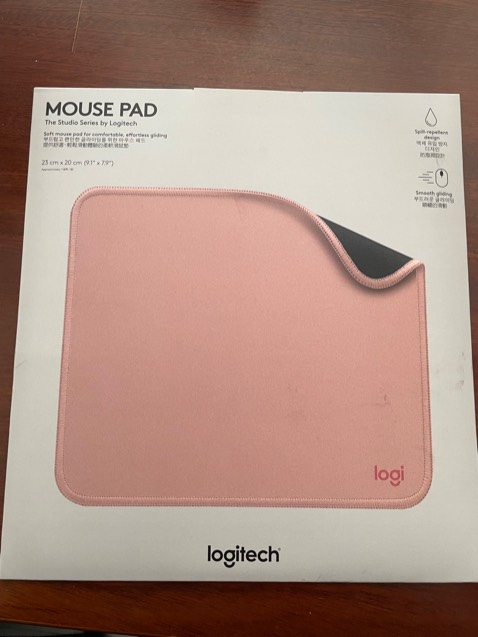 Miếng lót đẹp, di chuột mượt mà, hộp đựng xịn xò.