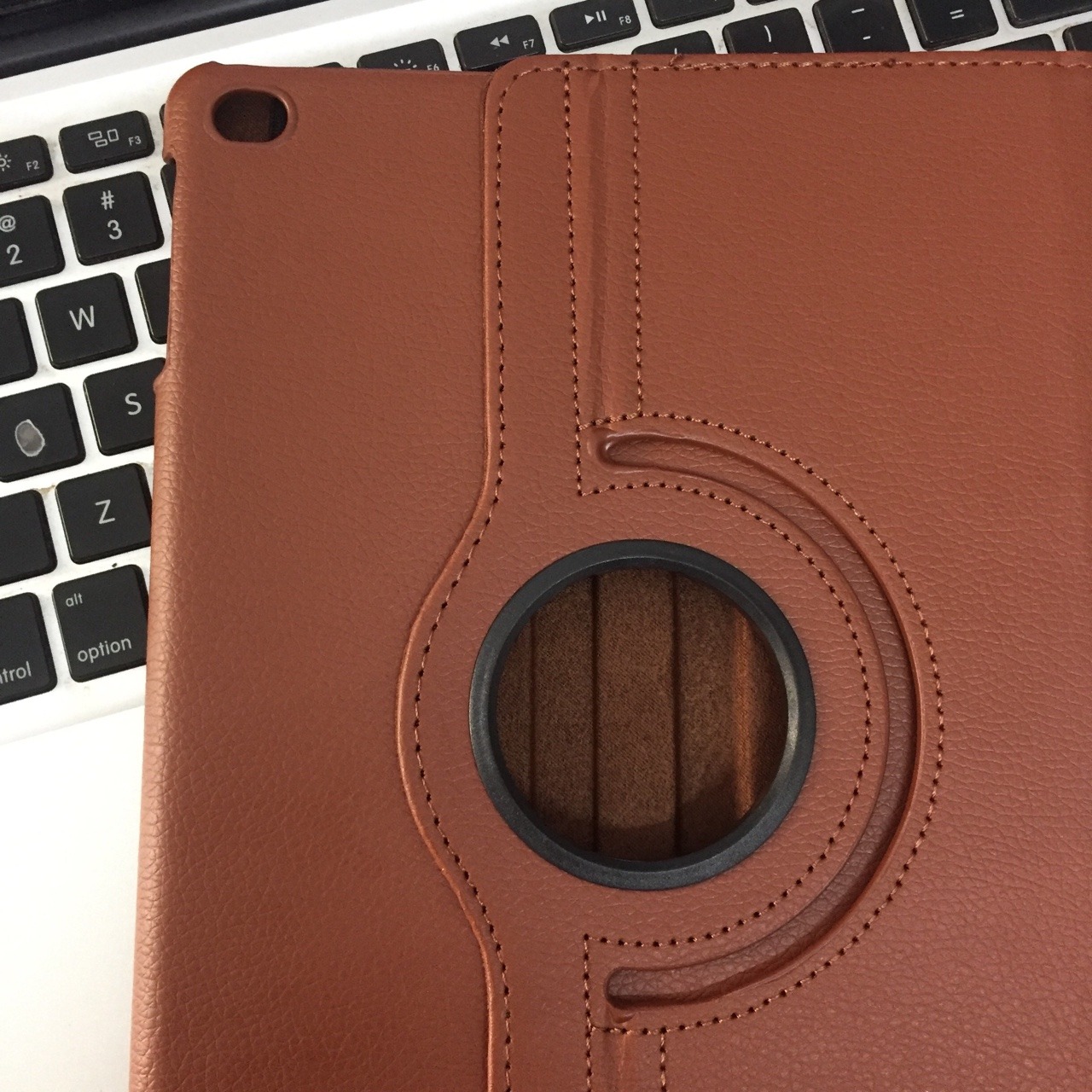 So với mức giá thì bao da có chất lượng hơn sự mong đợi. Các chức năng hoạt động tốt. Hoàn thiện thẩm mỹ tốt. Hài lòng với sp đã mua.