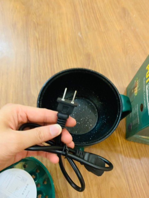 Sôi cực nhanh. Aem nấu lẩu luộc, hay xào chiên gì la ok hết nha. Hàng chống dính nên rán trứng ko bị dính, bị sát. Mình làm cơm trong 1 nồi này cũng vừA vặn 2 người ăn. Giá rẻ, hợp lý. Chắc mua thêm cái nữa để làm cho nhanh hơn!