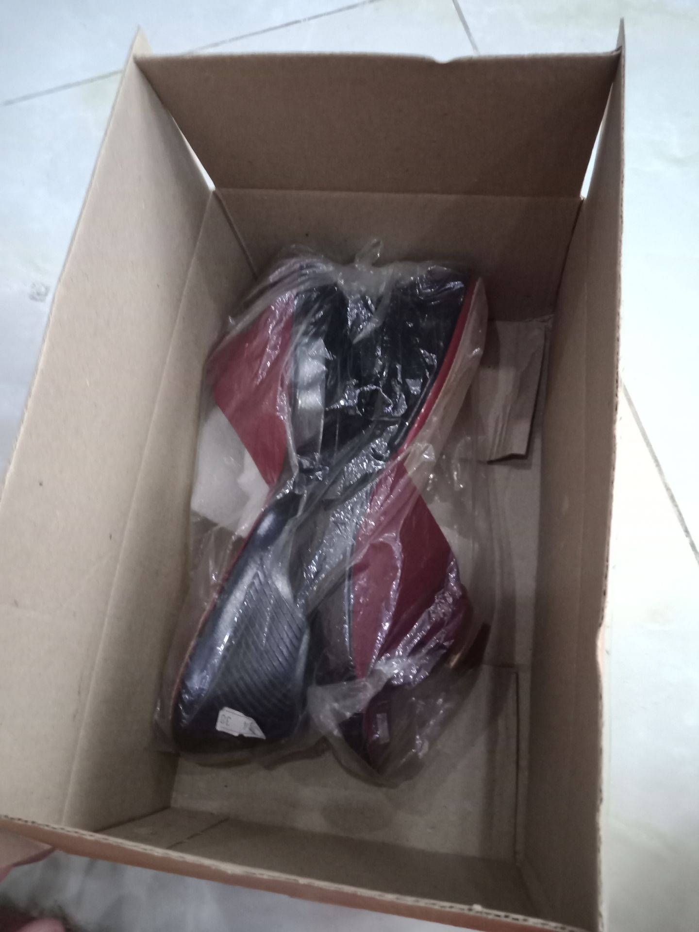 Dép đẹp nên mua thêm cho chị mình... rất đẹp nhé