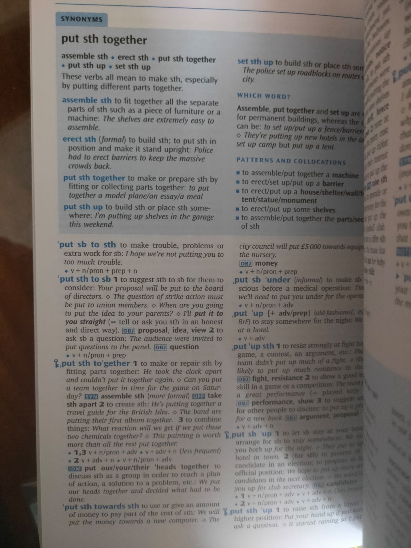 Tiki giao sách nguyên vẹn. Sách nhỏ hơn kích cỡ cuốn của Advance nhé các bạn. Nội dung sách rất chi tiết, mình mua sách để phục vụ cho nhu cầu nâng cao khả năng viết và dịch thuật là chính, nhưng các bạn muốn trau dồi kĩ năng nói thì đây cũng sẽ là cuốn từ điển mà bạn sẽ thấy rất hữu ích để bổ sung vào kệ sách của mình ?