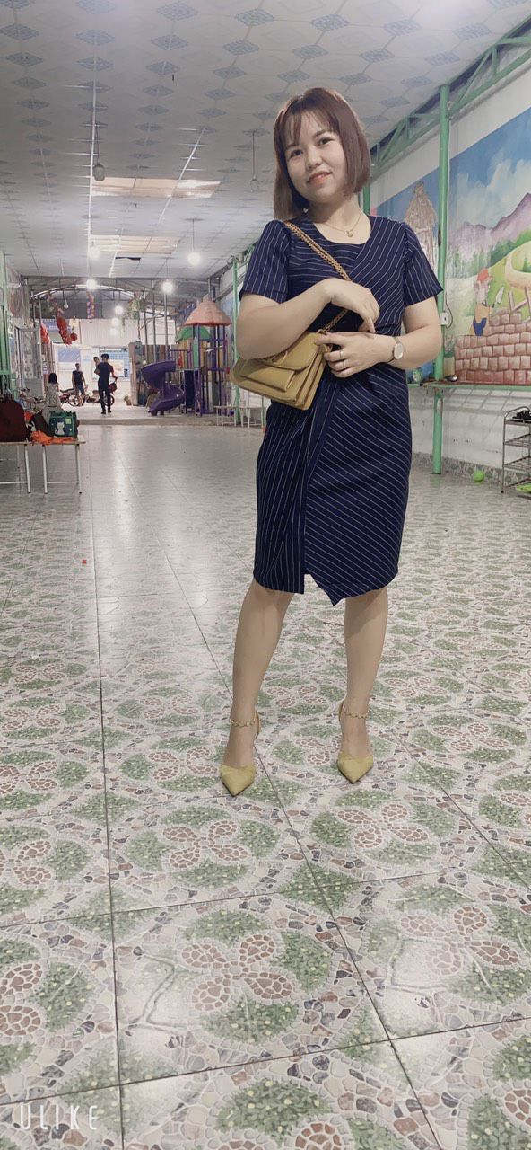 vải dày dặn, ko co giãn, form đứng, măc lên tôn dáng, dành cho những bạn đi làm, kiểu dáng công sở, rất sang