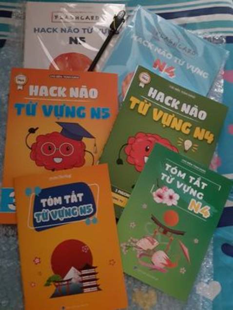 Em đã nhận được sách rồi ạ! Sách rất đẹp! Nhìn vào là thích liền ạ! Em cảm ơn Thầy rất nhiều vì đã tạo ra những quyển sách dễ thương như thế này giúp em học dễ dàng hơn! Thầy Tiếp tục viết sách từ vựng của N3 N2 N1 luôn nha Thầy!... Luôn luôn hóng những quyển sách sách mới của Thầy! ❤️❤️❤️
Chúc Thầy sớm có nhiều sản phẩm sách mới để hỗ trợ cho tất cả các bạn học Tiếng Nhật Thầy nhé!