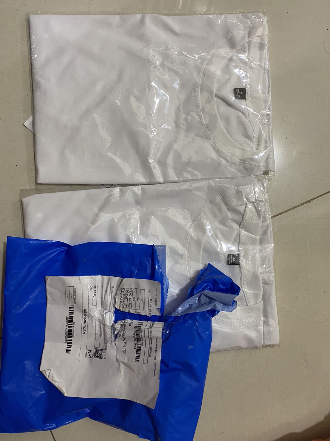 Mua 6 món mà giao 2 món. Lại k đúng hàng, shop *** đảo Mua 6 món mà giao 2 món. Lại k đúng hàng, shop *** đảo