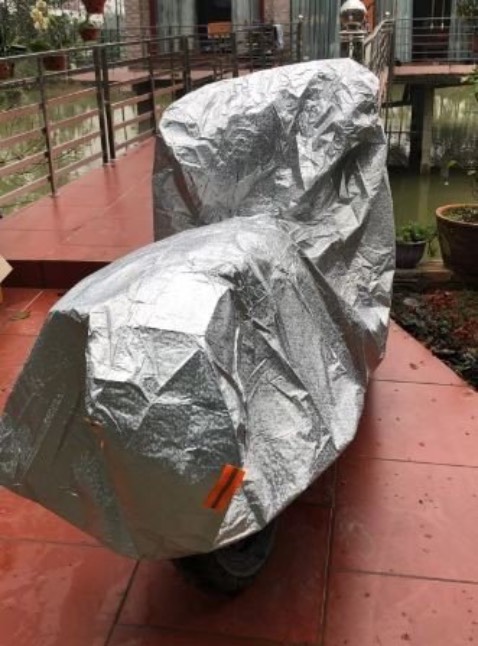 Cuối cùng cũng nhận được hàng. Nhanh phếts. Mk đặt 2 đơn . Đơn này sau. Mà hàng đến trước. Hài ghê. Nhưng cũng ok phết. Rộng. Che dk phủ hết xe. Mong là dùng lâu dài. Giống hình nhé. Bạt làm xe đỡ bị nhiệt cao, nên cảm giác hiệu quả! tráng nhôm mấy lớp nên dày