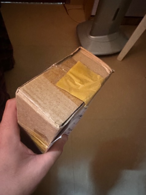 Xăng ổn , nhưng mà đóng gói chán quá luôn shop ơi , đồ dễ vỡ dễ cháy mà đóng gói xộc xệch , bên trong thì mỗi 1 lớp chống shock mỏng dính , bên ngoài thì gần bung cả băng keo ra luôn 
May mà chưa móp