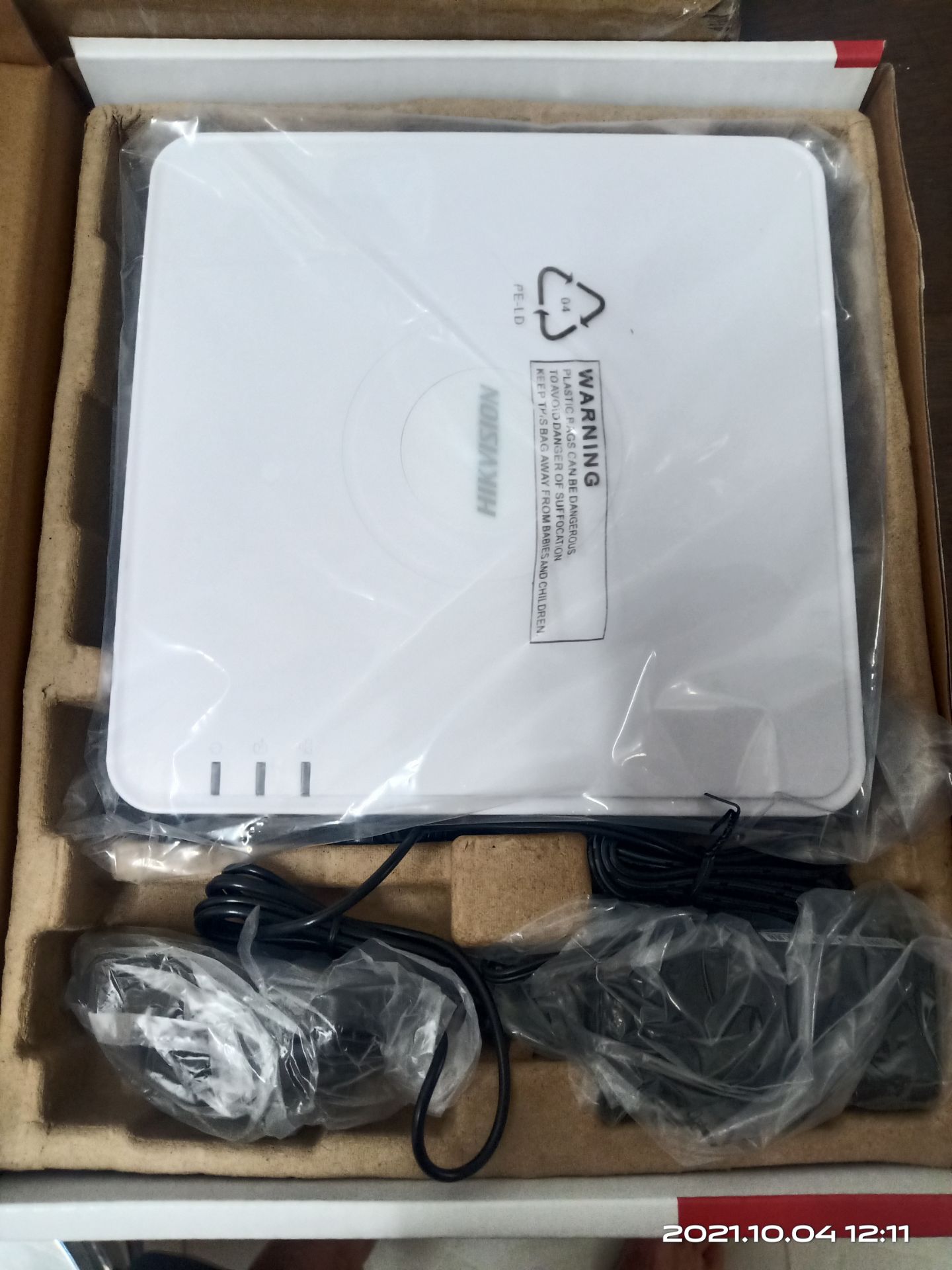 shop giao hàng không đúng hàng mình đặt.  Yêu cầu giao đúng hàng đã đặt. 
Không nên giao hàng tắc trách kiểu này
Thời gian chờ nhận hàng đã lâu,  cộng thêm cách làm vô ý thức kiểu này thì ai tin tưởng