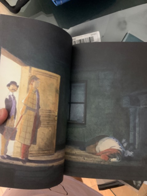 Giao nhanh, nhưng chất lượng bookcare hơi tệ (hình cuối), sách vẽ siêu đẹp và sinh động. Nội dung thì chưa cuốn lắm nhưng có mấy khúc Watson mê Sherlock cũng cutie. Chiếc sách khá ok cho người mới bắt đầu đọc thể loại này