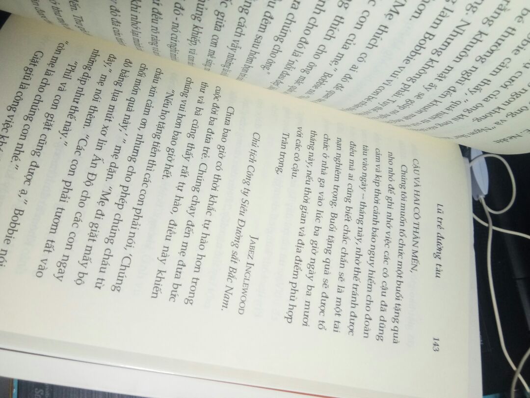 Sách đẹp, mới, vận chuyển lâu qué