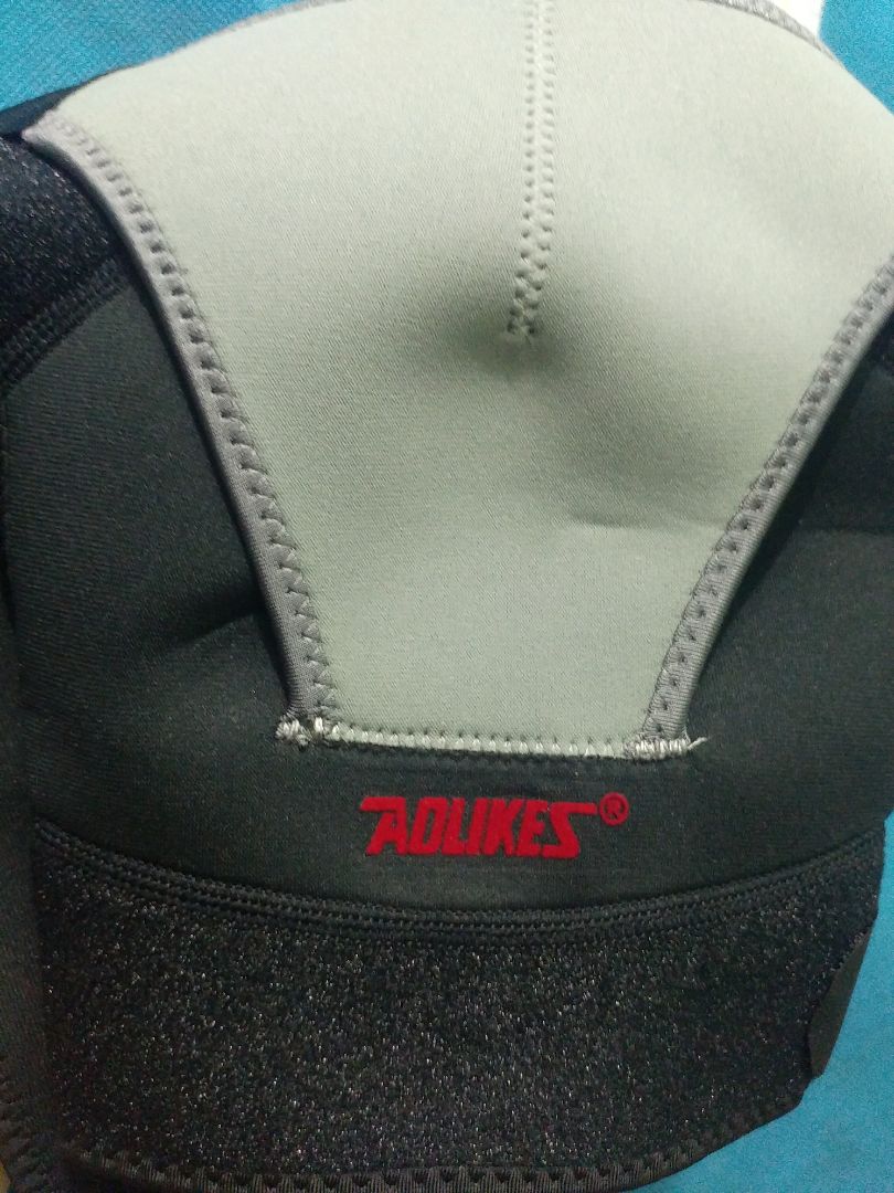 Hàng giống trong hình quảng cáo, đựng trong túi nilon. Chưa dùng hàng xịn bao giờ nhưng cảm giác tiền nào của đó, không có cảm giác "xịn" như mình đã hy vọng. Miếng đệm trong hơi mỏng, vải cảm giác hơi bí.