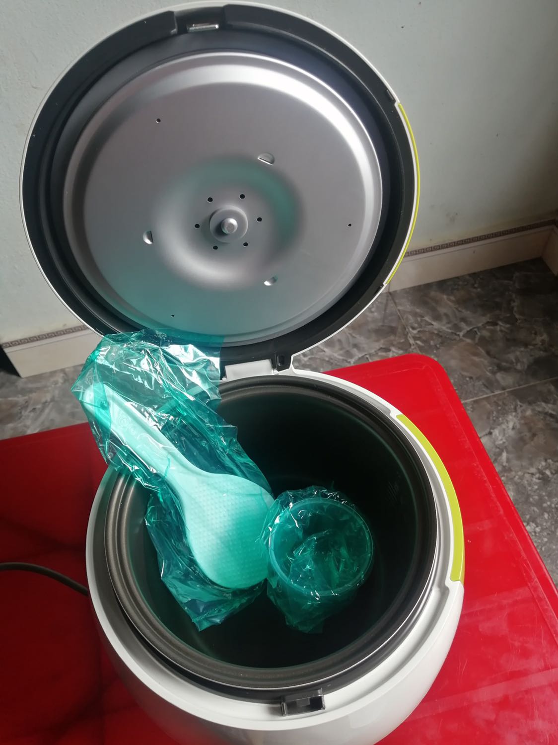 Nồi quá đẹp, nhìn chắc chắn. Tiki giao hàng cực nhanh, mình ở tỉnh nhưng 2 ngày đã nhận được. Hi vọng sẽ bền.